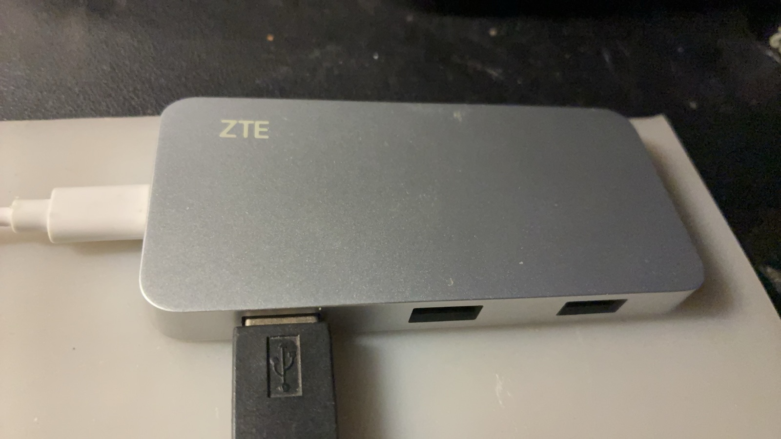 最终形态:电源插上、电台的 USB 线插在口上,无 U 盘、无显示器